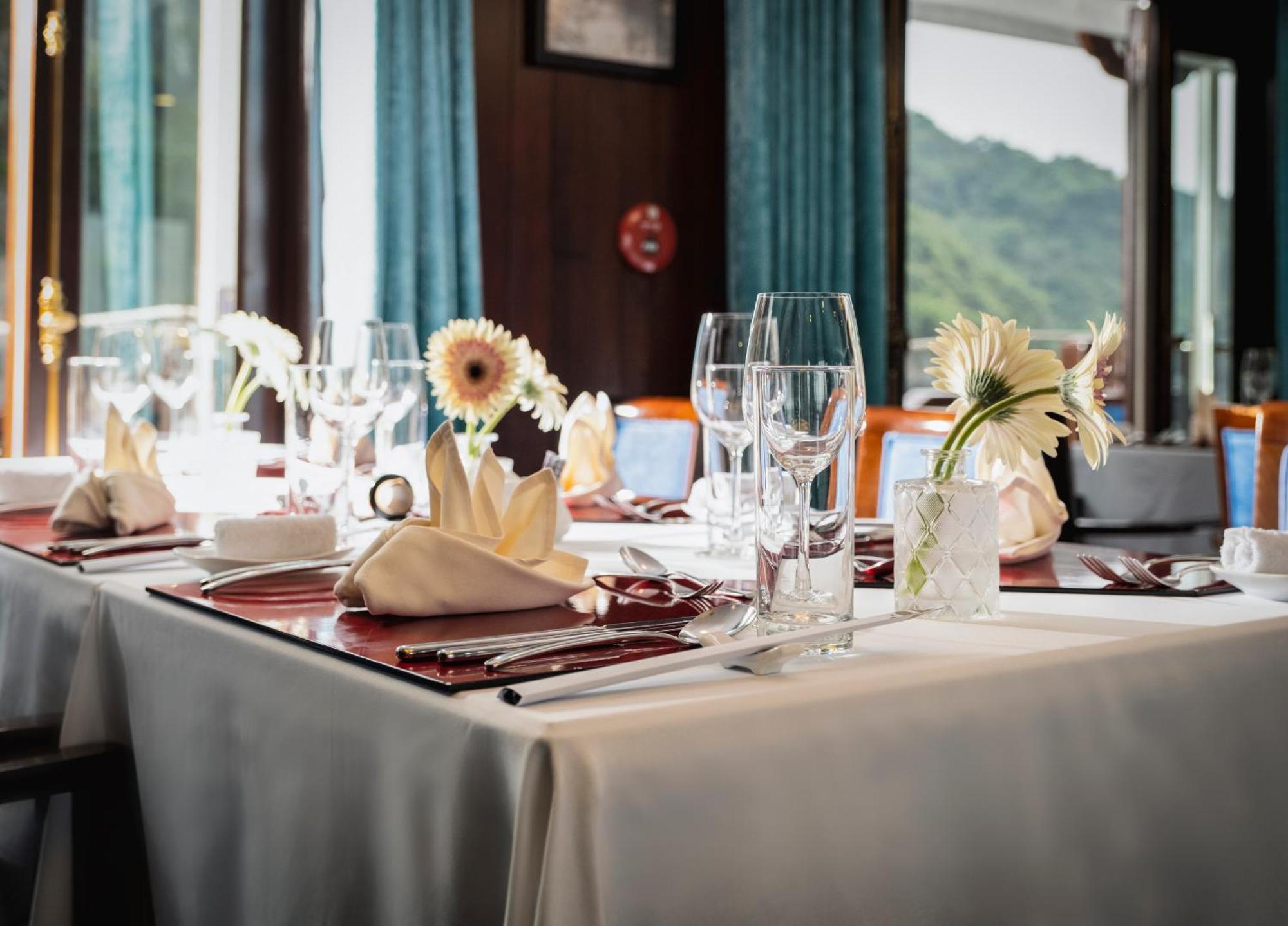 Bhaya Halong Cruises Hotel Ha Long Exterior photo